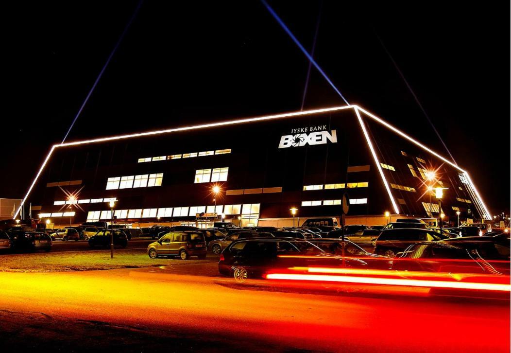 Special Offer,One Of Its Kind, Extremely Central In Herning, Danish Hosts, Extremely Clean, Very Quiet Street But A Stonethrough From Bars & Restaurants Appartement Buitenkant foto