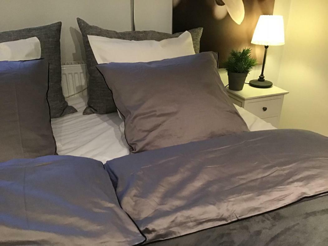 Special Offer,One Of Its Kind, Extremely Central In Herning, Danish Hosts, Extremely Clean, Very Quiet Street But A Stonethrough From Bars & Restaurants Appartement Buitenkant foto